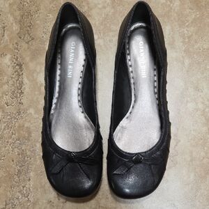 Gianni Bini Black Leather Ballet Flats With Bow